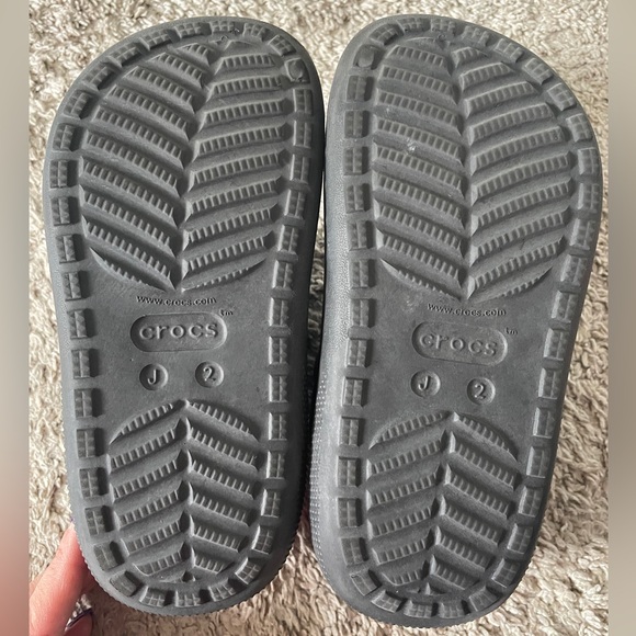 Kids black platform crocs. Size 2 - Picture 3 of 3